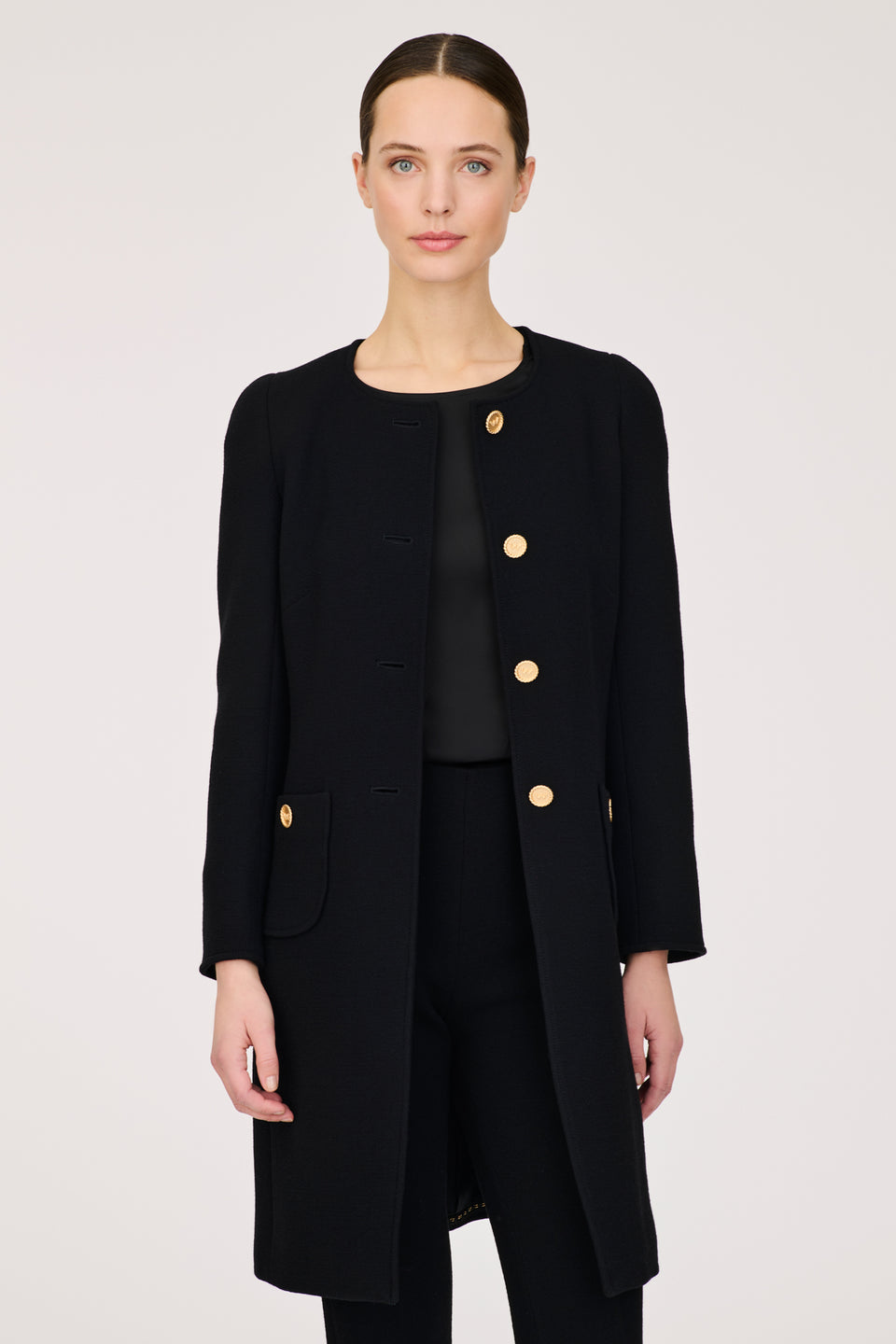 Manteau court en crêpe de laine