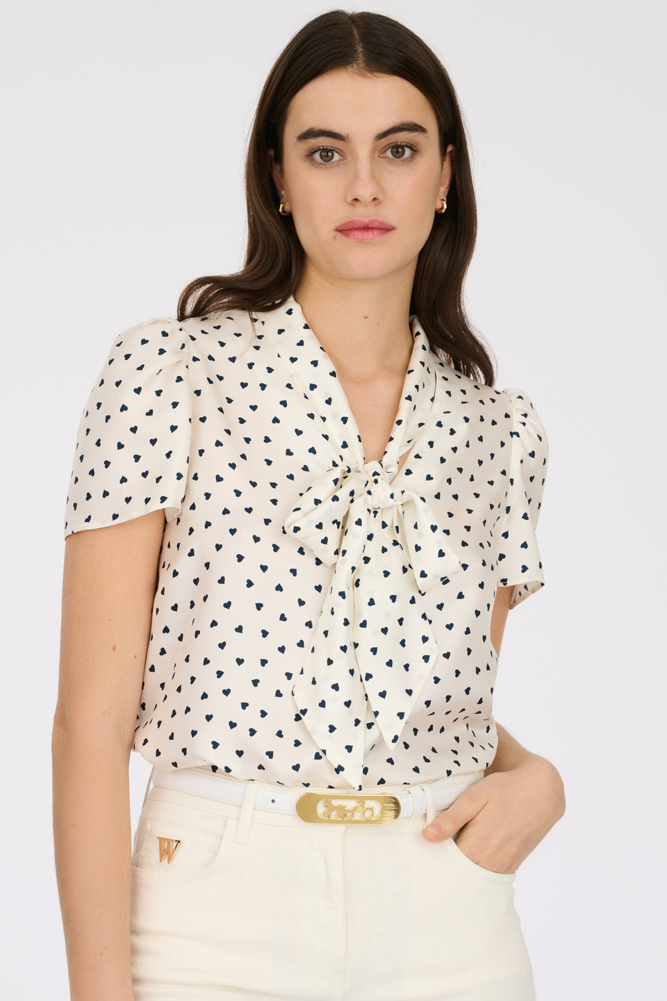 Blouse lavallière à manches courtes imprimé coeurs