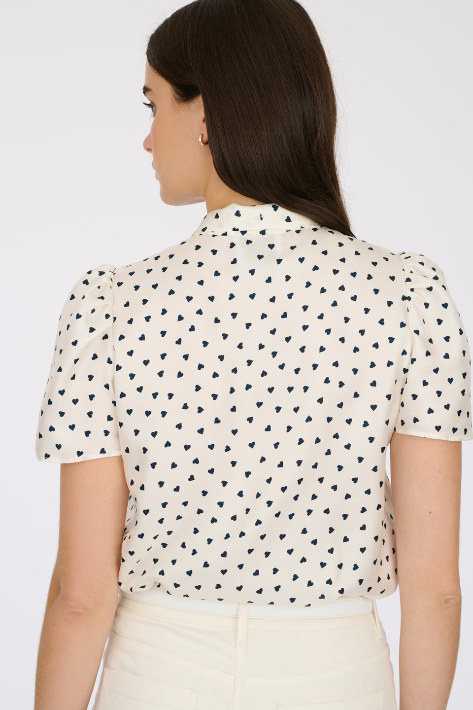 Blouse lavallière à manches courtes imprimé coeurs