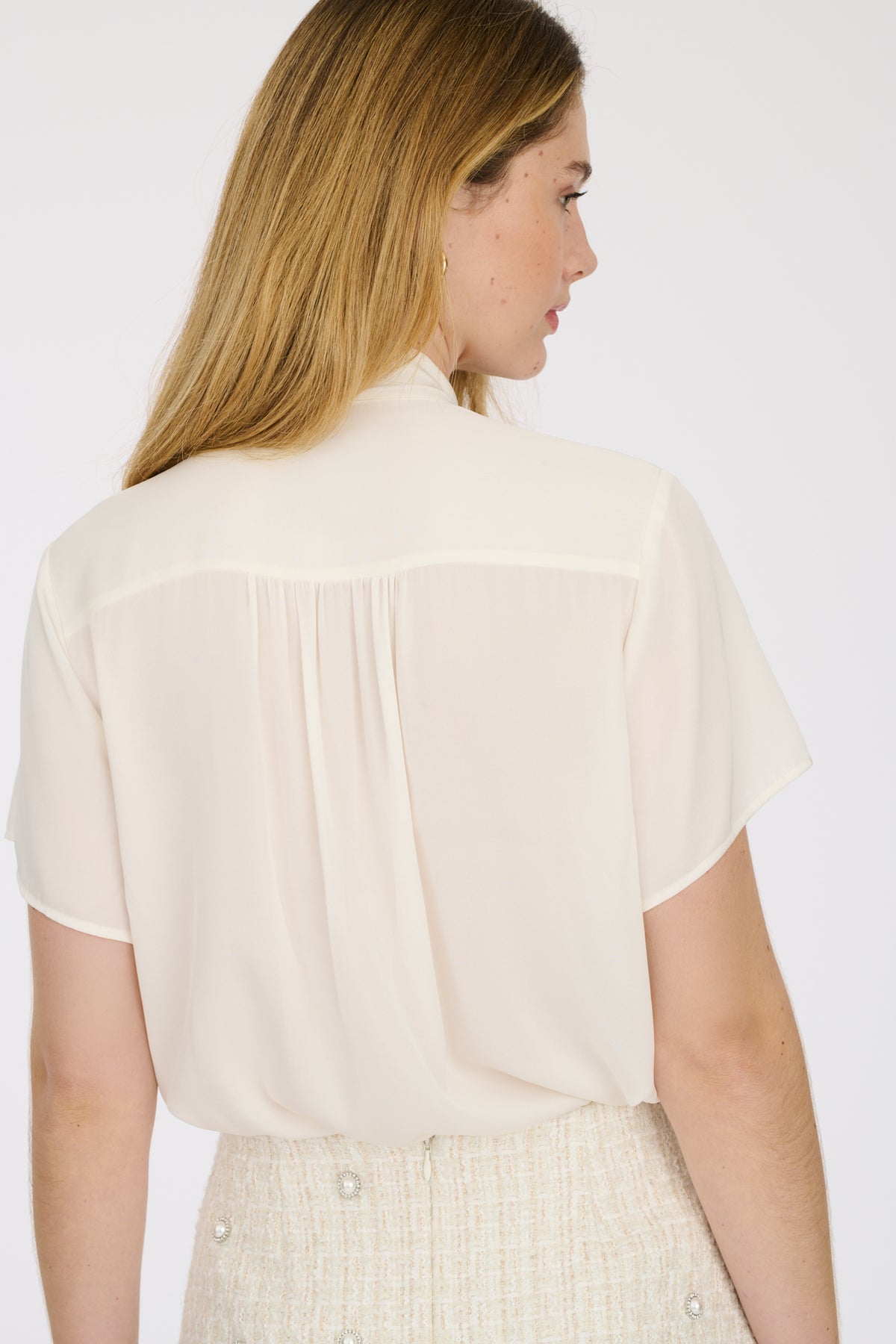 Blouse lavallière à manches courtes