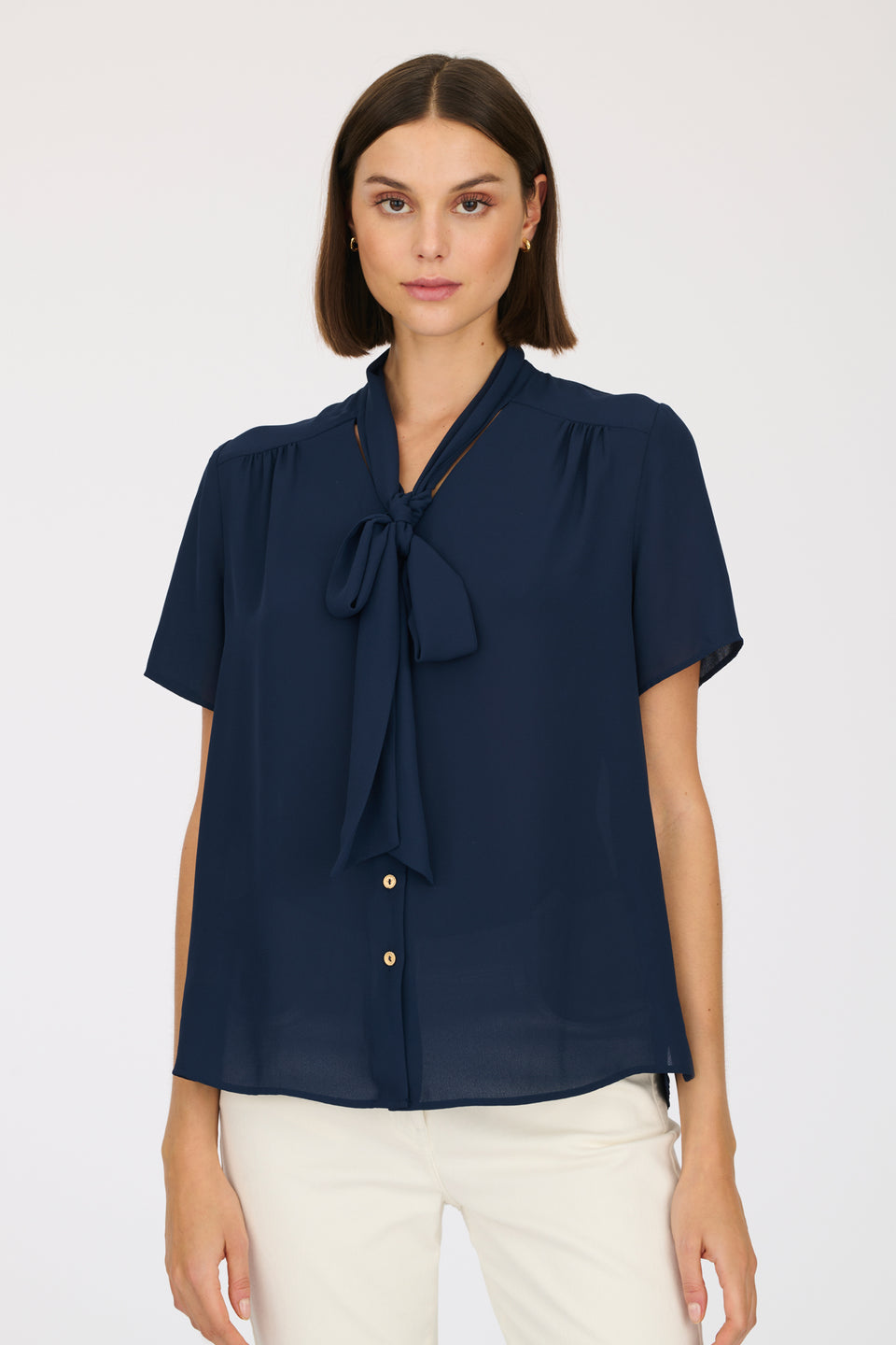 Blouse lavallière à manches courtes