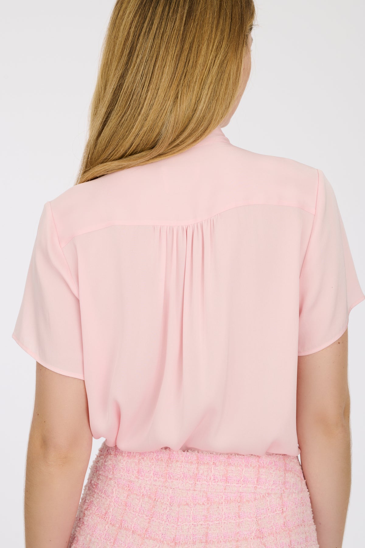 Blouse lavallière à manches courtes