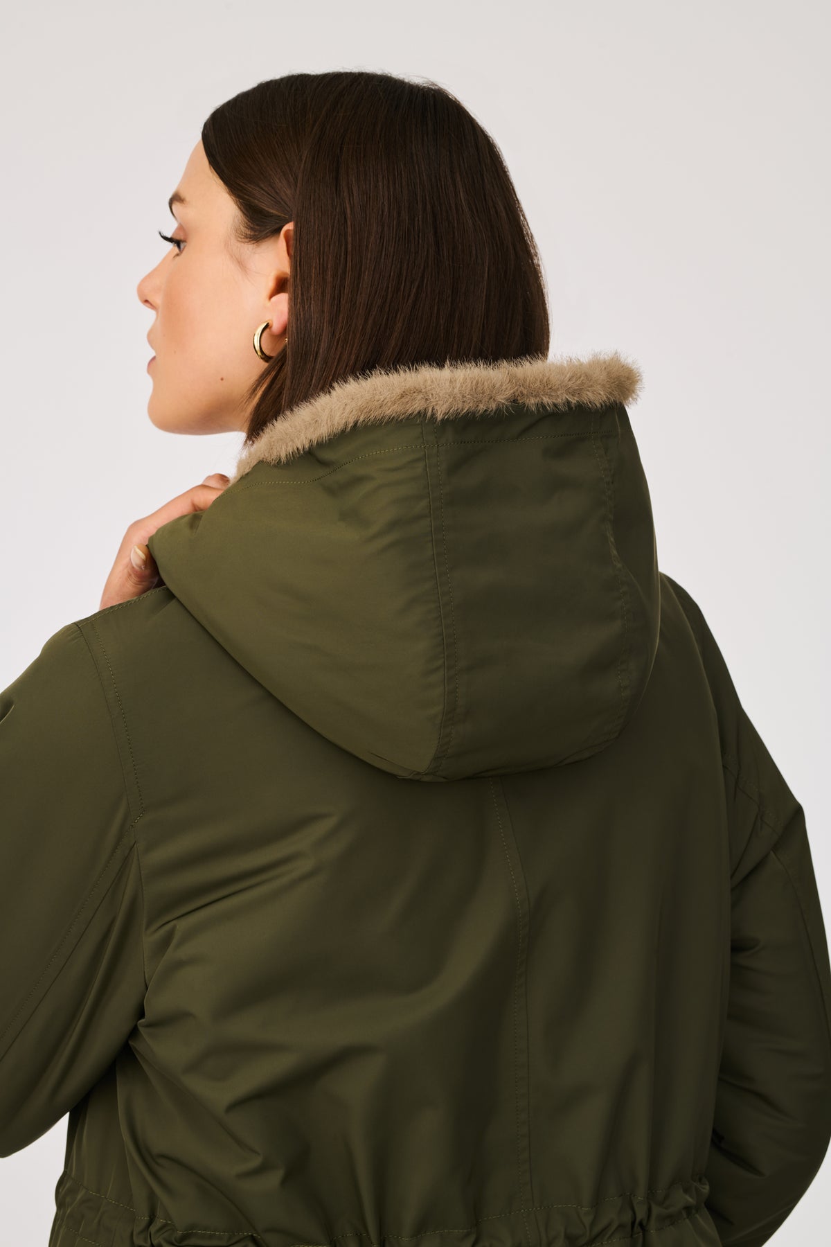 Parka à capuche en fourrure vegan