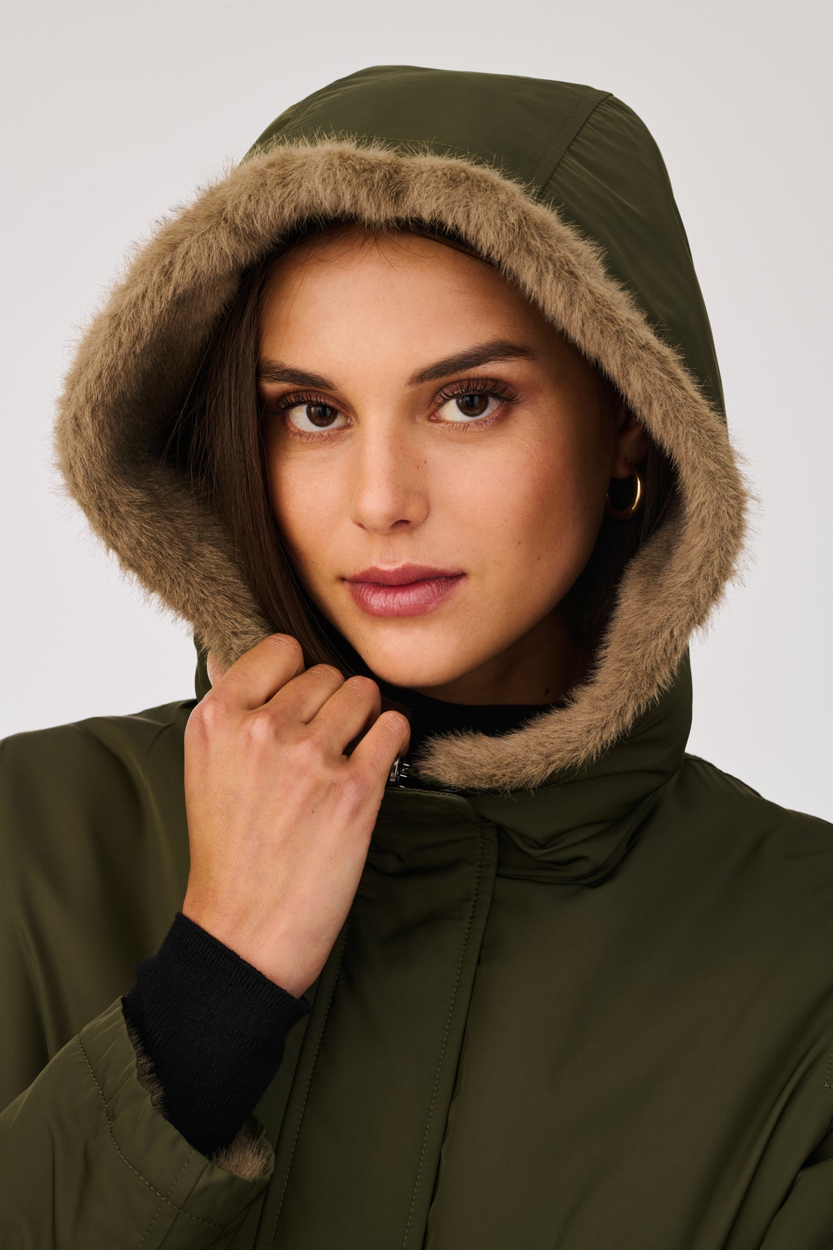 Parka à capuche en fourrure vegan