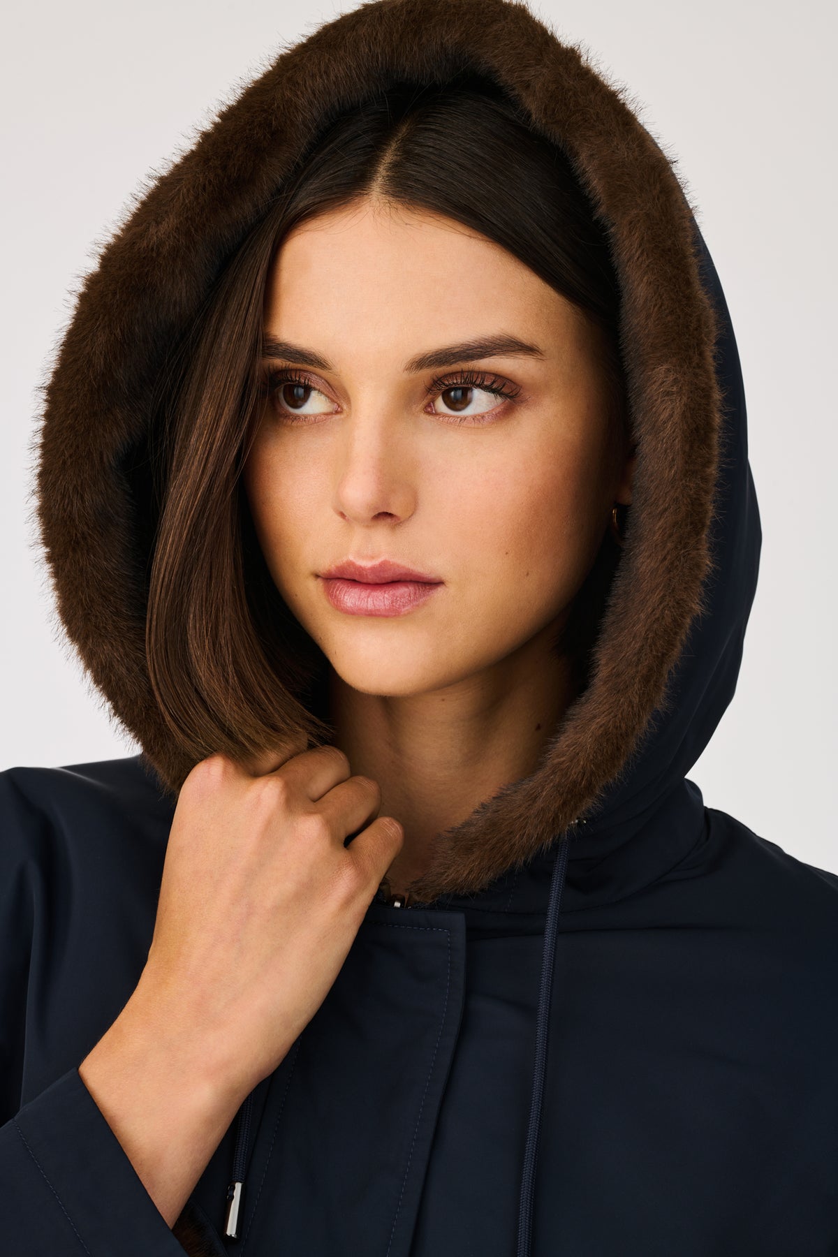 Parka à capuche en fourrure vegan